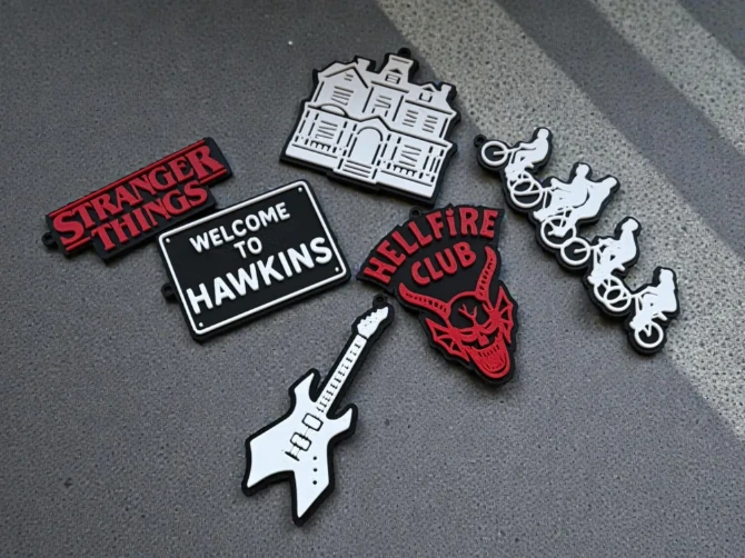 customized name keychain(send your name and image on whatsapp)